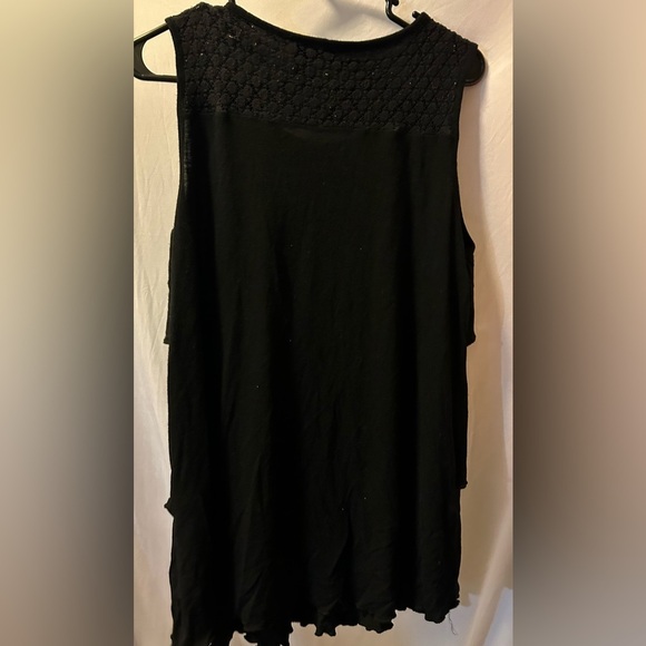 ‼️5/$25‼️New Directions Black Tank Lg - Picture 2 of 4